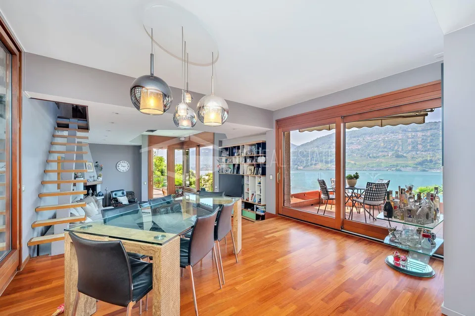 PRESTIGETRÄCHTIGE VILLA IN MONTAGNOLA MIT SEEBLICK UND HALLENBAD