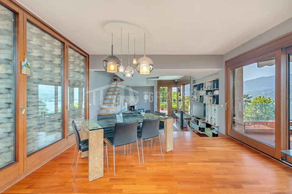 PRESTIGETRÄCHTIGE VILLA IN MONTAGNOLA MIT SEEBLICK UND HALLENBAD