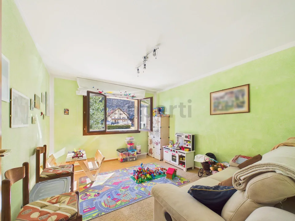 Elegante villa 5.5 locali con grande giardino pianeggiante a Piotta