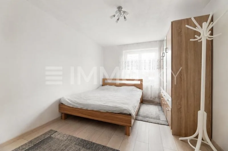 Light-filled, renovated, comfortable