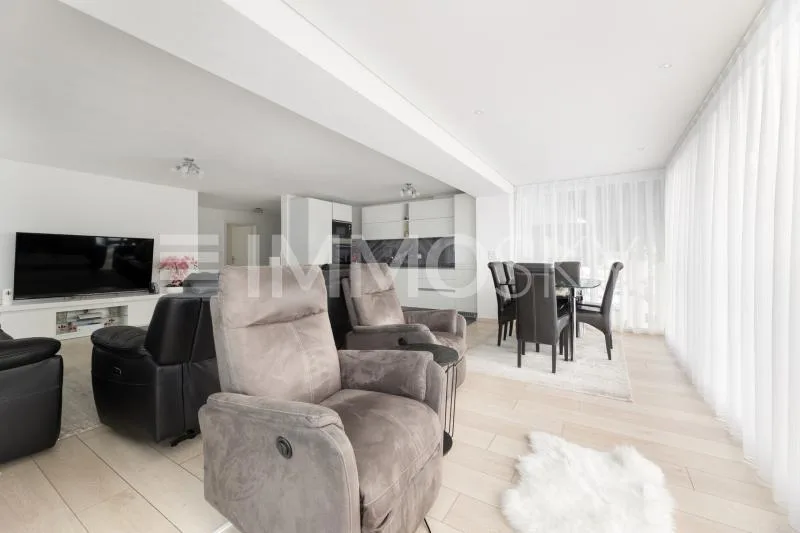 Light-filled, renovated, comfortable