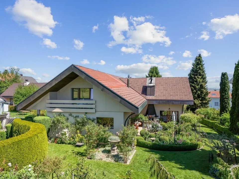 Grosszügiges Einfamilienhaus an ländlicher, ruhiger und sonniger La...