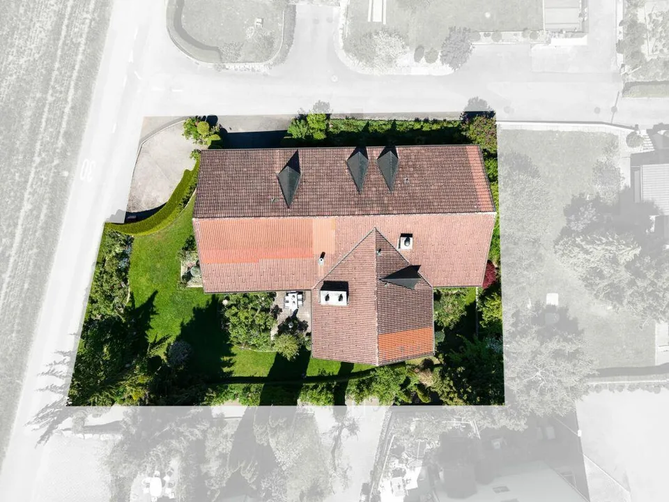 Grosszügiges Einfamilienhaus an ländlicher, ruhiger und sonniger La...