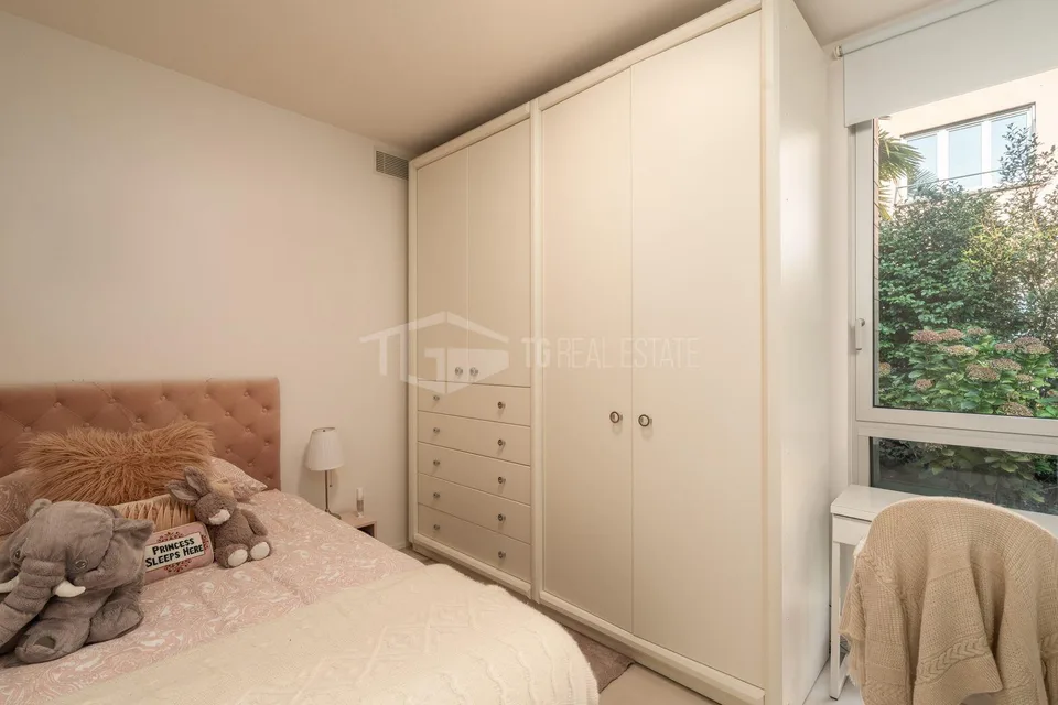 SPLENDID TRIPLEX WITH PLEASANT PRIVACY