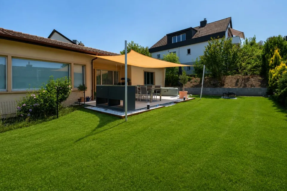 Freistehendes Einfamilienhaus mit unverbaubarer Aussicht