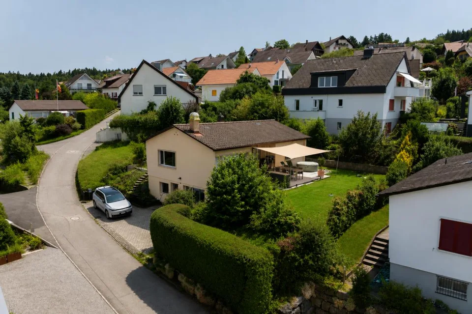 Freistehendes Einfamilienhaus mit unverbaubarer Aussicht