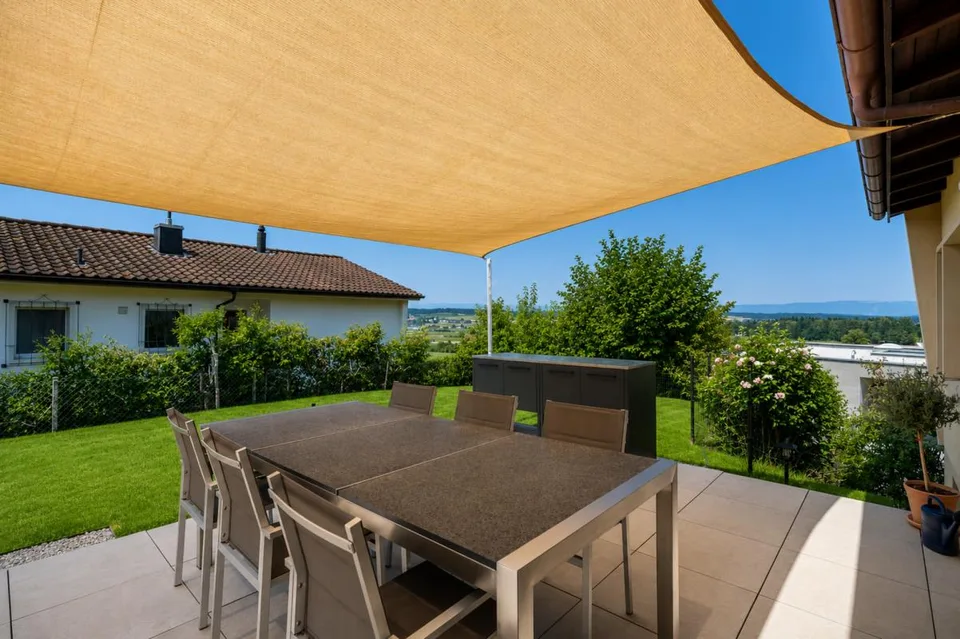 Freistehendes Einfamilienhaus mit unverbaubarer Aussicht