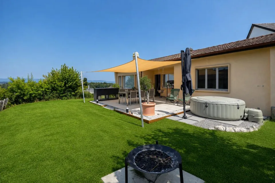 Freistehendes Einfamilienhaus mit unverbaubarer Aussicht