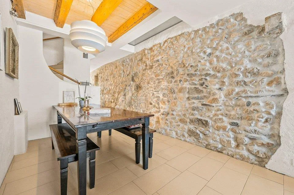 Nel centro del villaggio: 207 m² abitabili, 5,5 locali