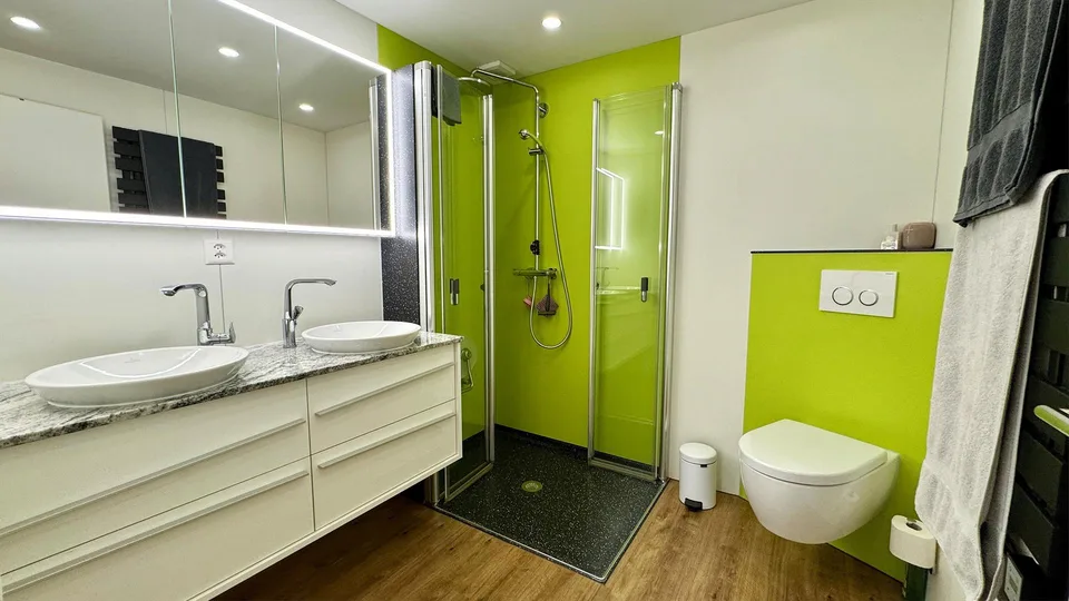 Modernisiertes 5.5-Zimmer-Terrassenhaus mit Wintergarten und Weitsicht