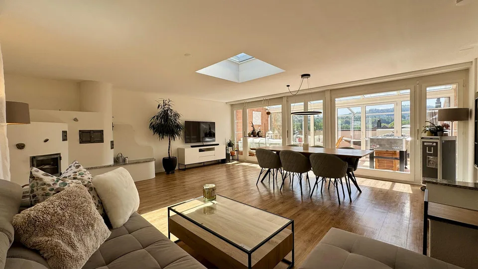 Modernisiertes 5.5-Zimmer-Terrassenhaus mit Wintergarten und Weitsicht