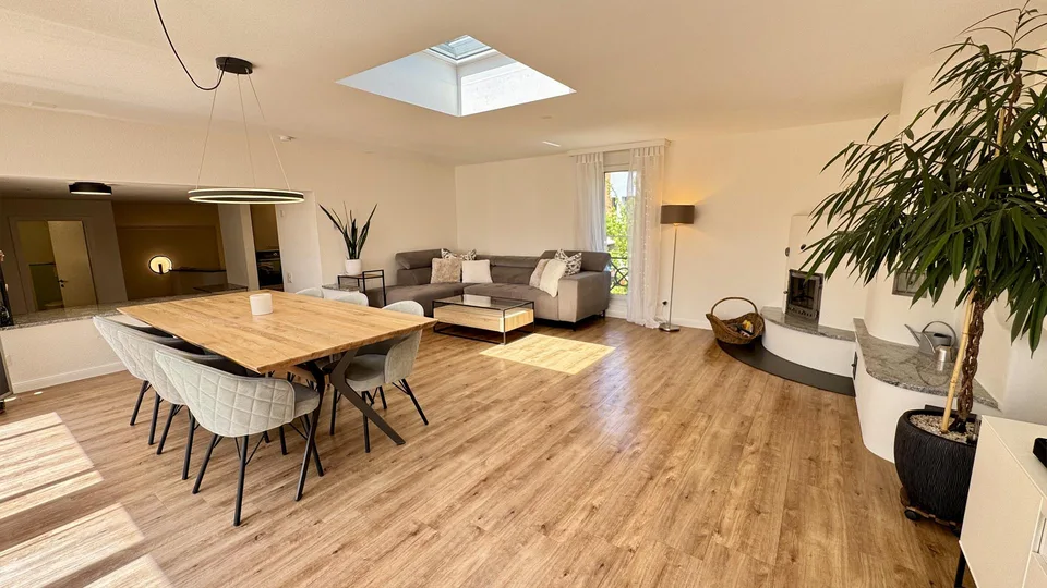 Modernisiertes 5.5-Zimmer-Terrassenhaus mit Wintergarten und Weitsicht
