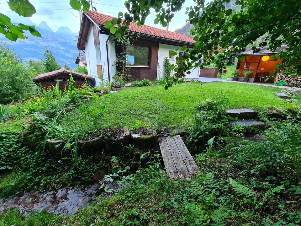 Frisch renoviertes Einfamilienhaus mit idyllischem Garten