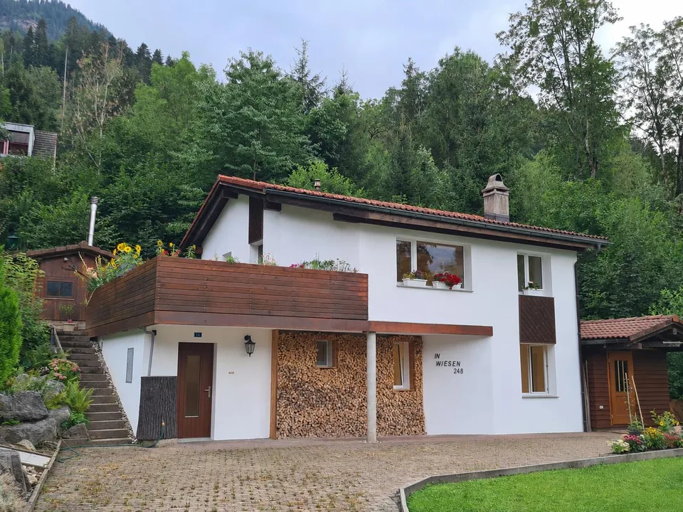Frisch renoviertes Einfamilienhaus mit idyllischem Garten