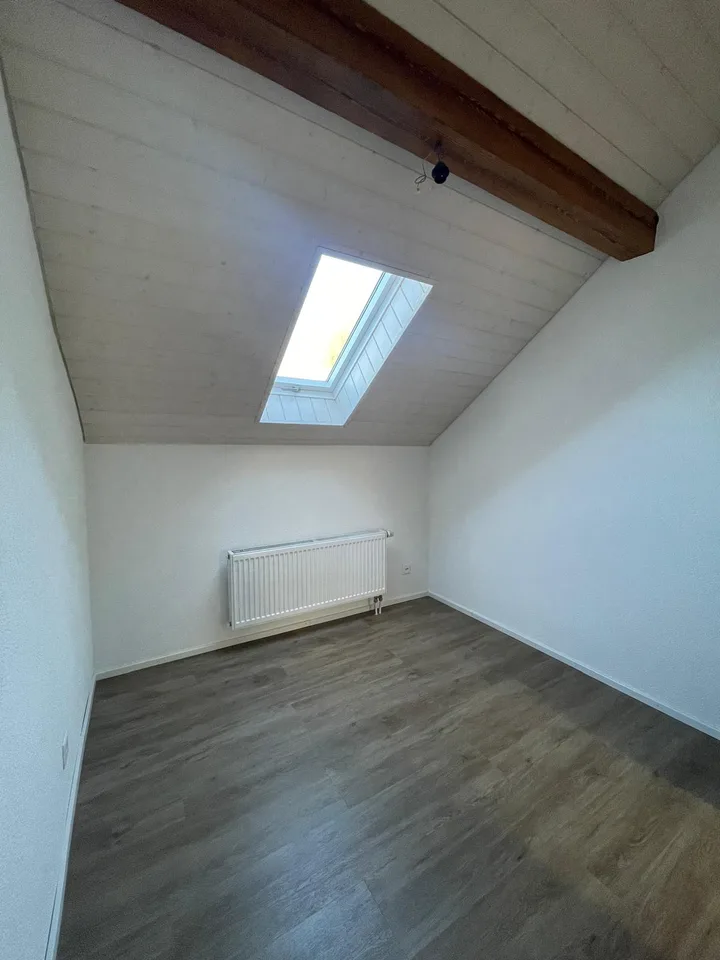 Moderne 3-Zimmer-Dachgeschosswohnung mit Balkon in Oberdiessbach