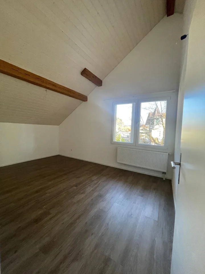 Moderne 3-Zimmer-Dachgeschosswohnung mit Balkon in Oberdiessbach