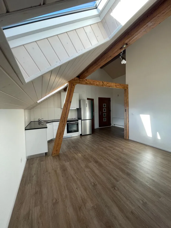 Moderne 3-Zimmer-Dachgeschosswohnung mit Balkon in Oberdiessbach