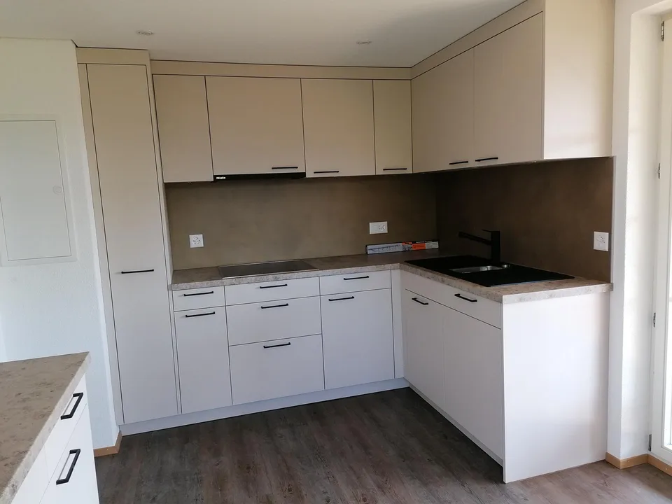 Ein 4 Zimmer Bijou zu vermieten, mit ringsum Balkone