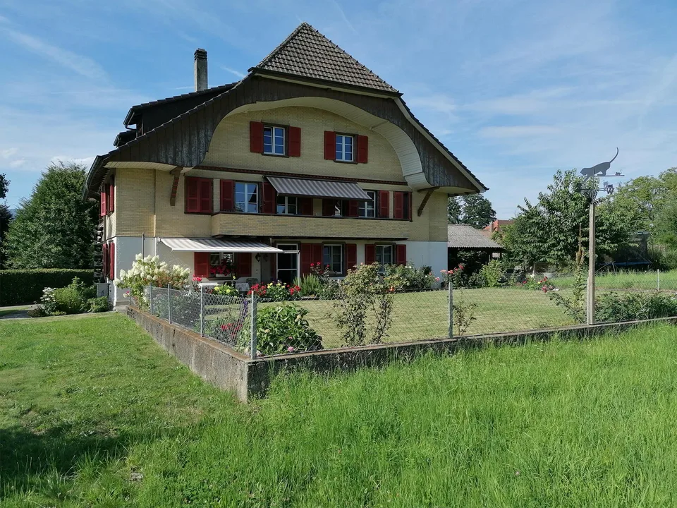 Ein 4 Zimmer Bijou zu vermieten, mit ringsum Balkone