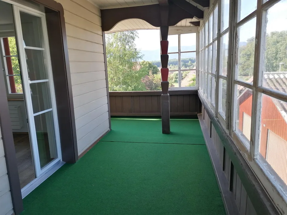 Ein 4 Zimmer Bijou zu vermieten, mit ringsum Balkone