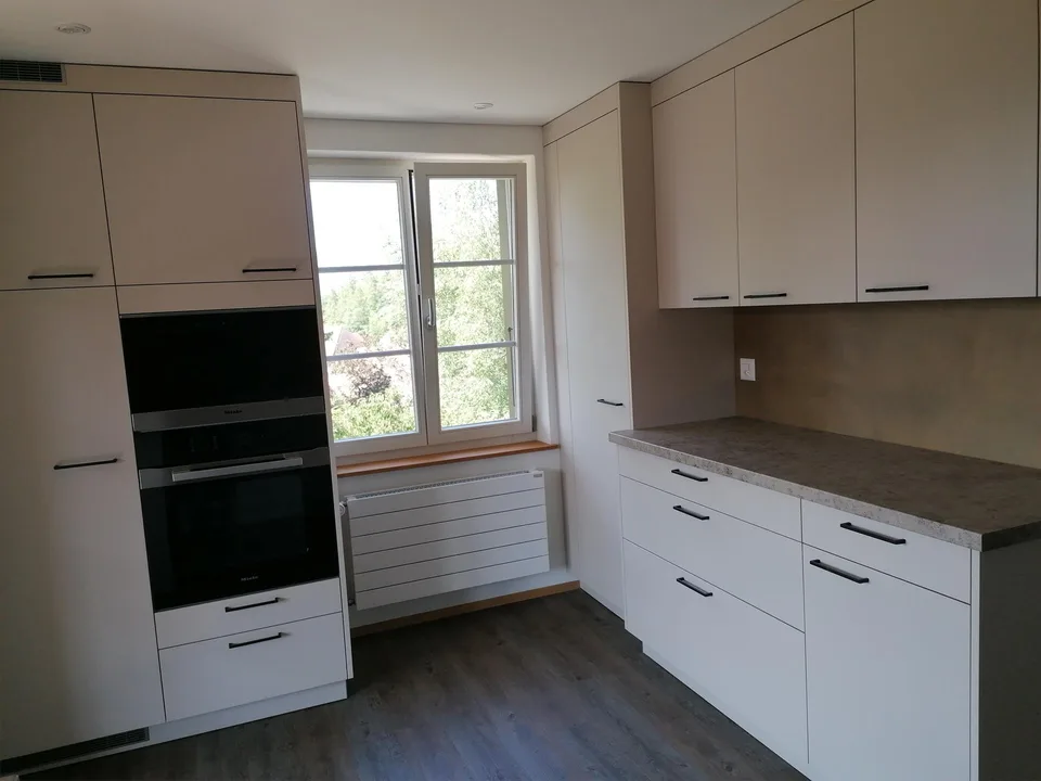 Ein 4 Zimmer Bijou zu vermieten, mit ringsum Balkone