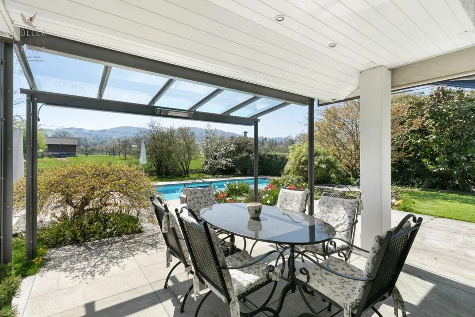 Elegantes Einfamilienhaus mit traumhafter Gartenanlage und Poolidylle