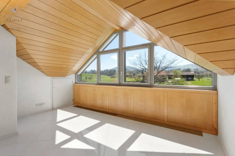 Elegantes Einfamilienhaus mit traumhafter Gartenanlage und Poolidylle