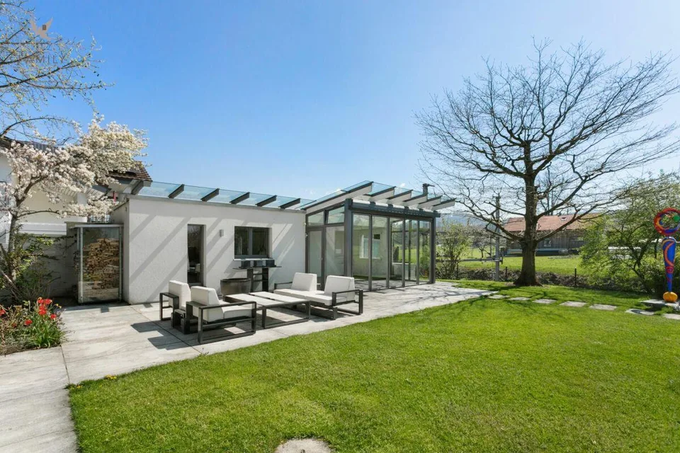 Elegantes Einfamilienhaus mit traumhafter Gartenanlage und Poolidylle