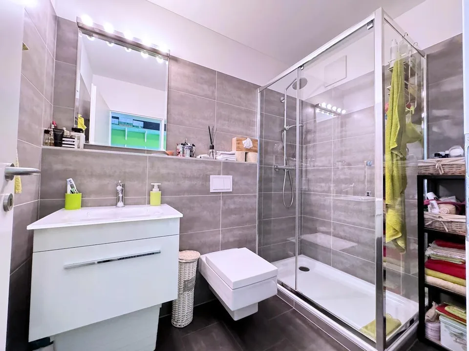 Appartement lumineux de 2,5 pièces avec piscine et espace bien-être