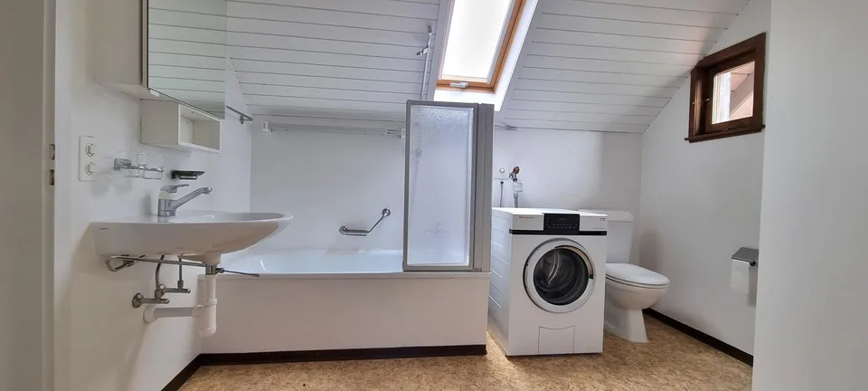 Nicht 08/15 – 3.5 Zimmer mit Balkon, Garten und Weitsicht