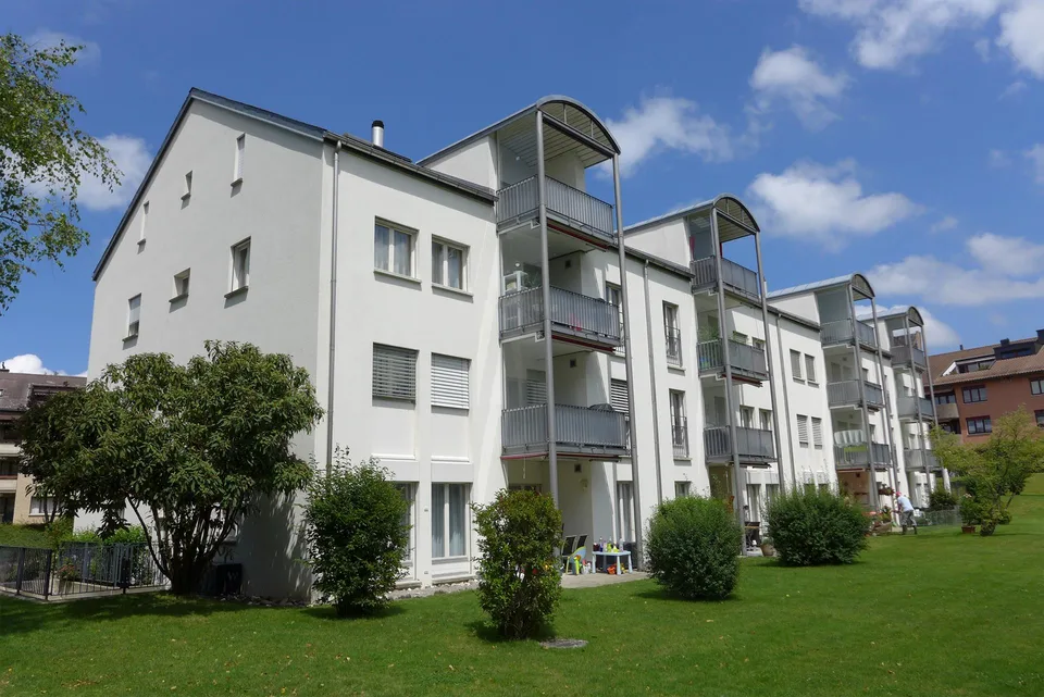 grosse 2 1/2 Zimmer-Wg mit frisch renovierter Küche/Bad