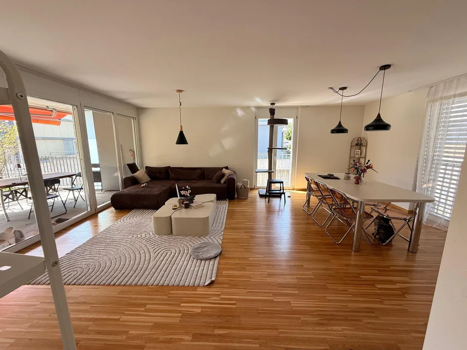 4.5-Zimmerwohnung, EG rechts mit Garten