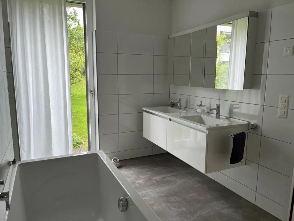 Exklusive Erdgeschosswohnung mit riesigem Balkon und toller Aussicht