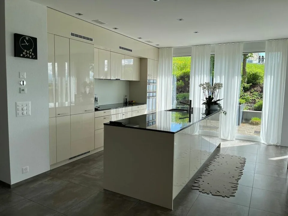 Exklusive Erdgeschosswohnung mit riesigem Balkon und toller Aussicht