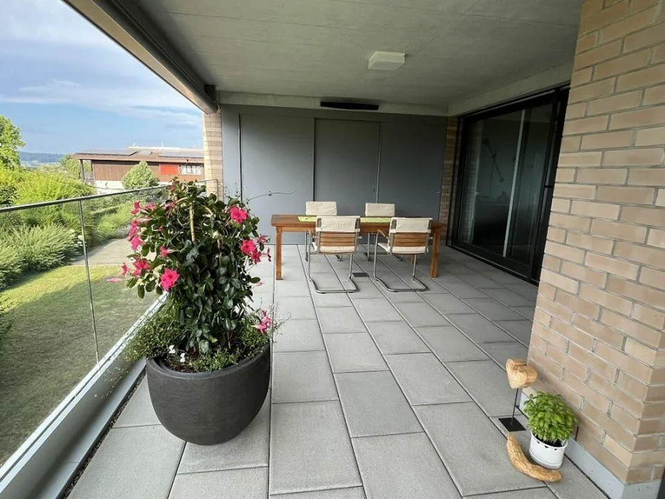 Exklusive Erdgeschosswohnung mit riesigem Balkon und toller Aussicht