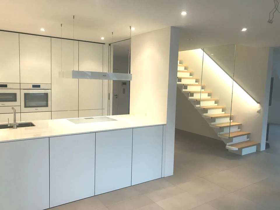 Moderne Dachwohnung mit ca. 182 m2 an gesuchter Wohnlage in Riehen/BS – Foto 3 von 14