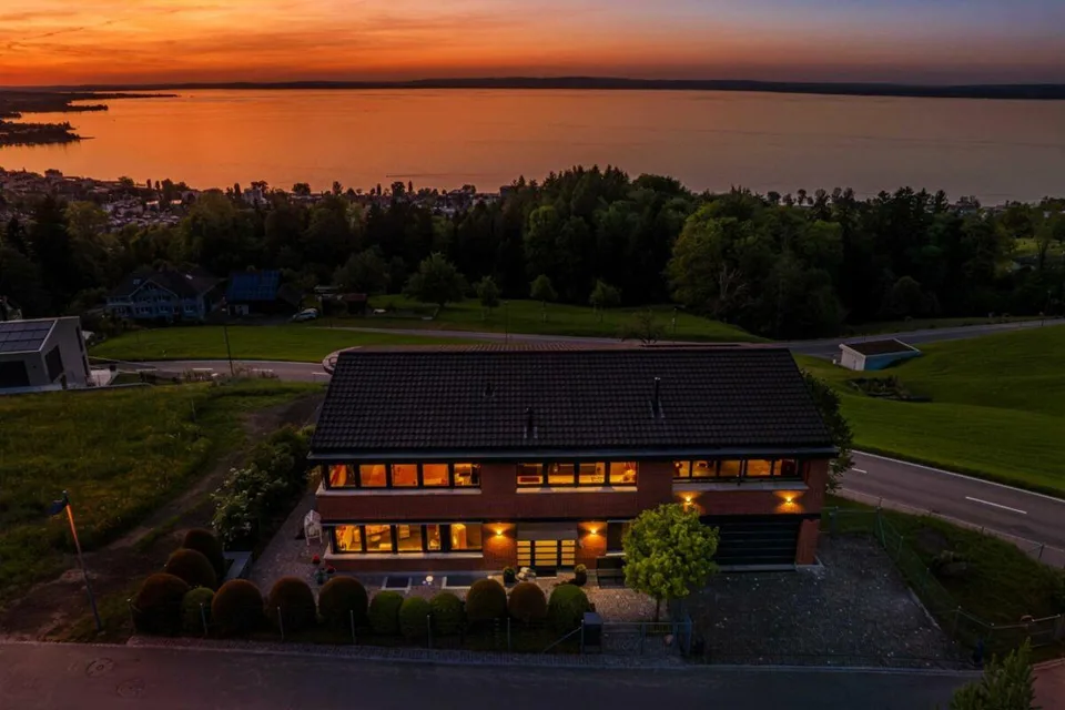 Où le lac devient un panorama : Maison unifamiliale exclusive sur un terrain spacieux