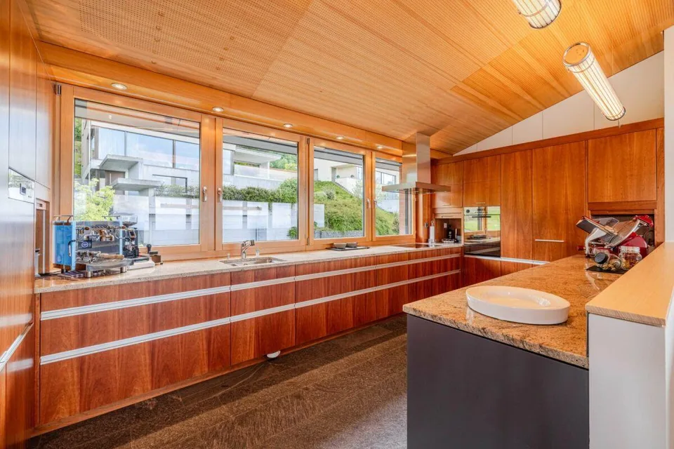 Où le lac devient un panorama : Maison unifamiliale exclusive sur un terrain spacieux