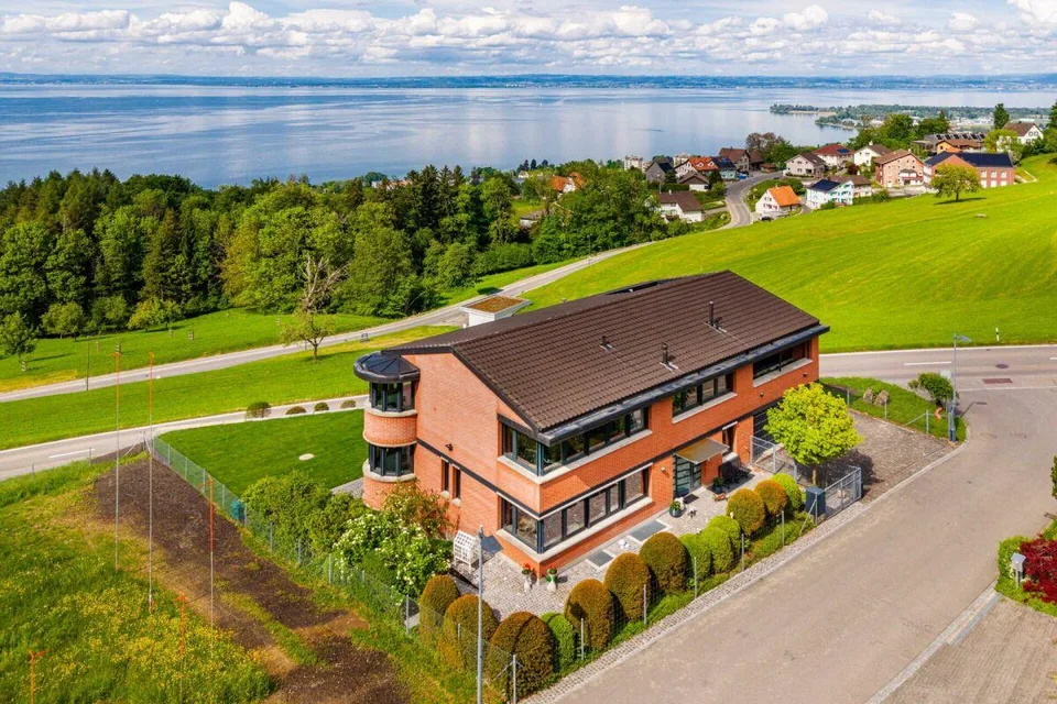 Où le lac devient un panorama : Maison unifamiliale exclusive sur un terrain spacieux