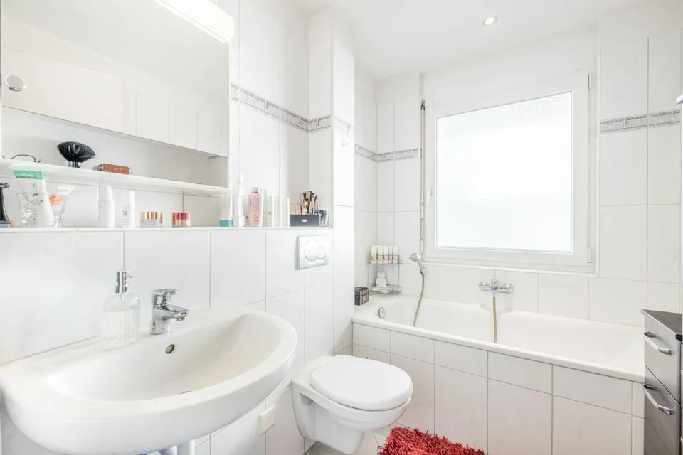 SEENAH WOHNEN: GROSSZÜGIGE 4.5-ZIMMER-WOHNUNG MIT GEDECKTER TERRASSE