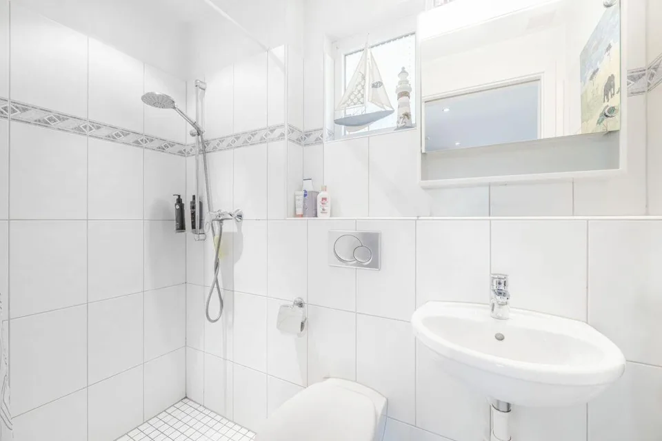 SEENAH WOHNEN: GROSSZÜGIGE 4.5-ZIMMER-WOHNUNG MIT GEDECKTER TERRASSE