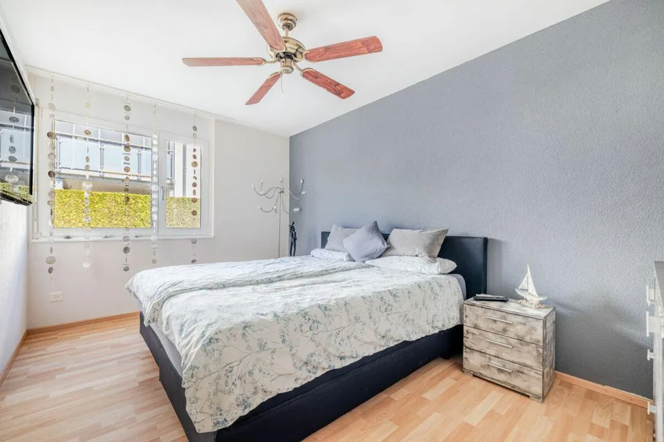 SEENAH WOHNEN: GROSSZÜGIGE 4.5-ZIMMER-WOHNUNG MIT GEDECKTER TERRASSE