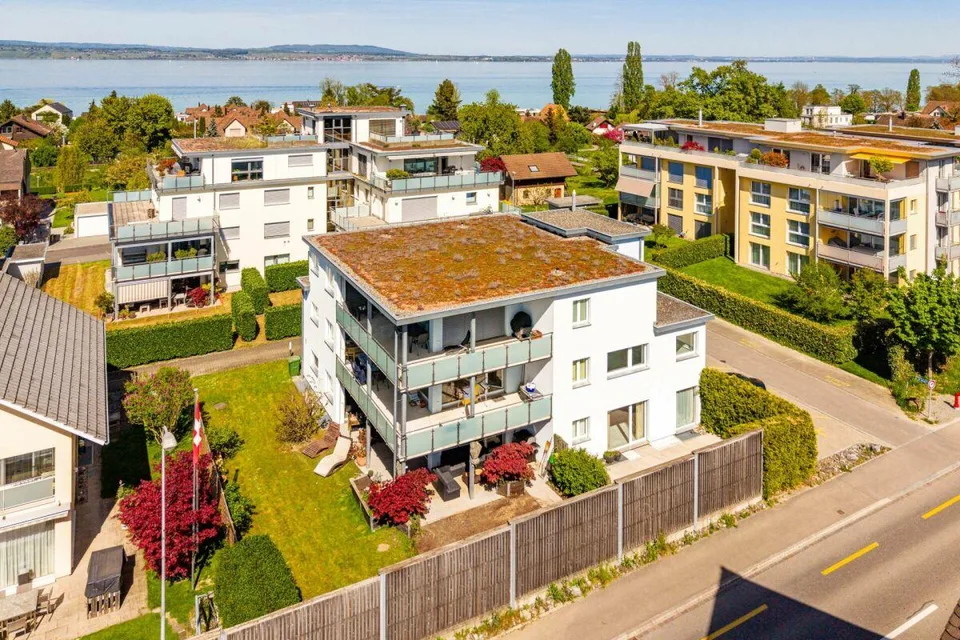 SEENAH WOHNEN: GROSSZÜGIGE 4.5-ZIMMER-WOHNUNG MIT GEDECKTER TERRASSE