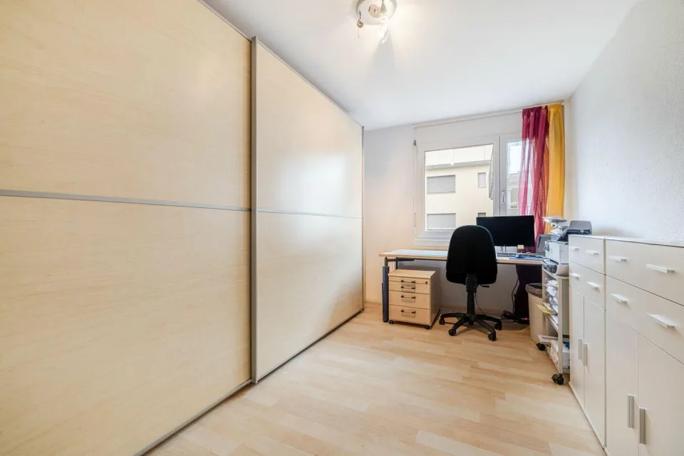 SEENAH WOHNEN: GROSSZÜGIGE 4.5-ZIMMER-WOHNUNG MIT GEDECKTER TERRASSE