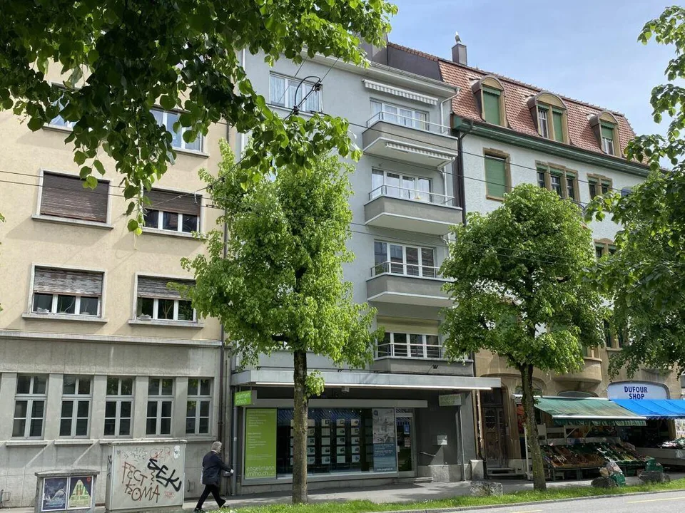Wohn- und Gewerbeliegenschaft / Immeuble résidentiel et commercial