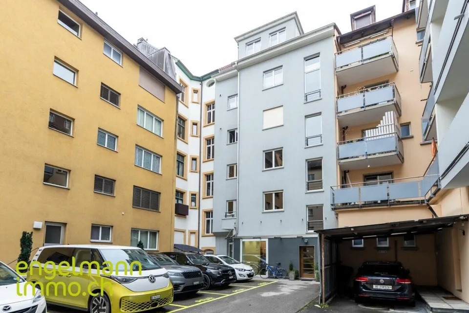 Wohn- und Gewerbeliegenschaft / Immeuble résidentiel et commercial