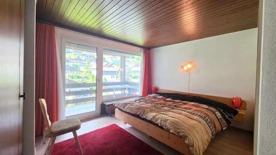 2.5-Zimmer-Dachwohnung an sonniger Lage mit Seesicht und 2 Balkonen