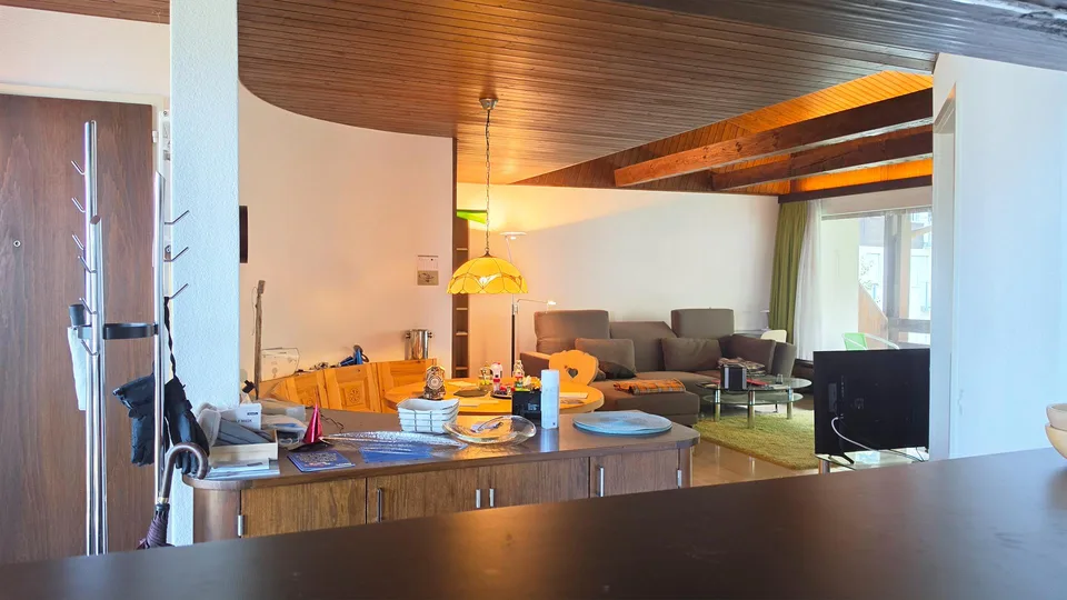 2.5-Zimmer-Dachwohnung an sonniger Lage mit Seesicht und 2 Balkonen