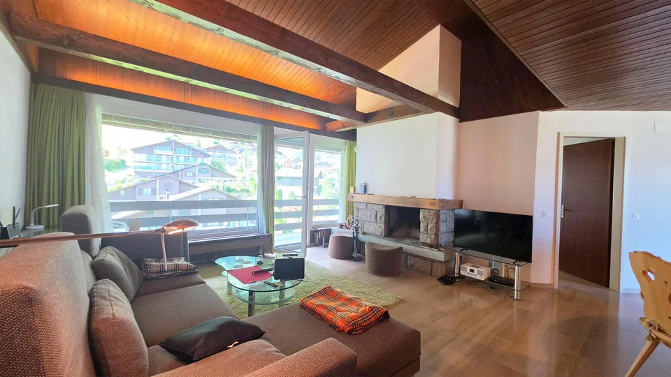 2.5-Zimmer-Dachwohnung an sonniger Lage mit Seesicht und 2 Balkonen