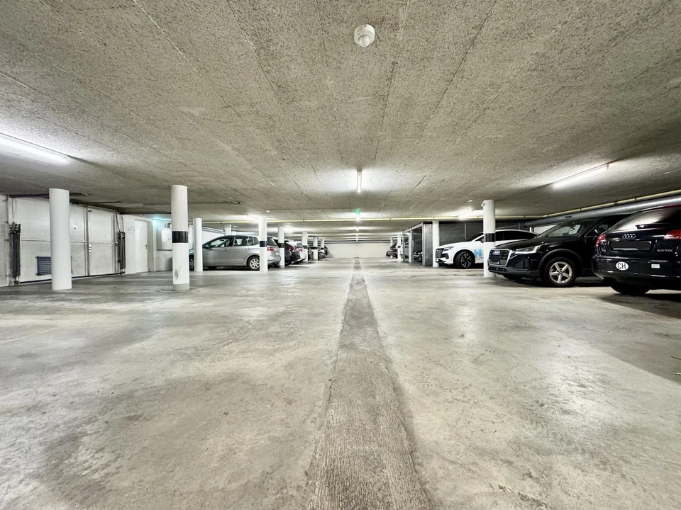 5.5-Zimmer-Maisonette mit Parkplatz – zentral gelegen, angeneh